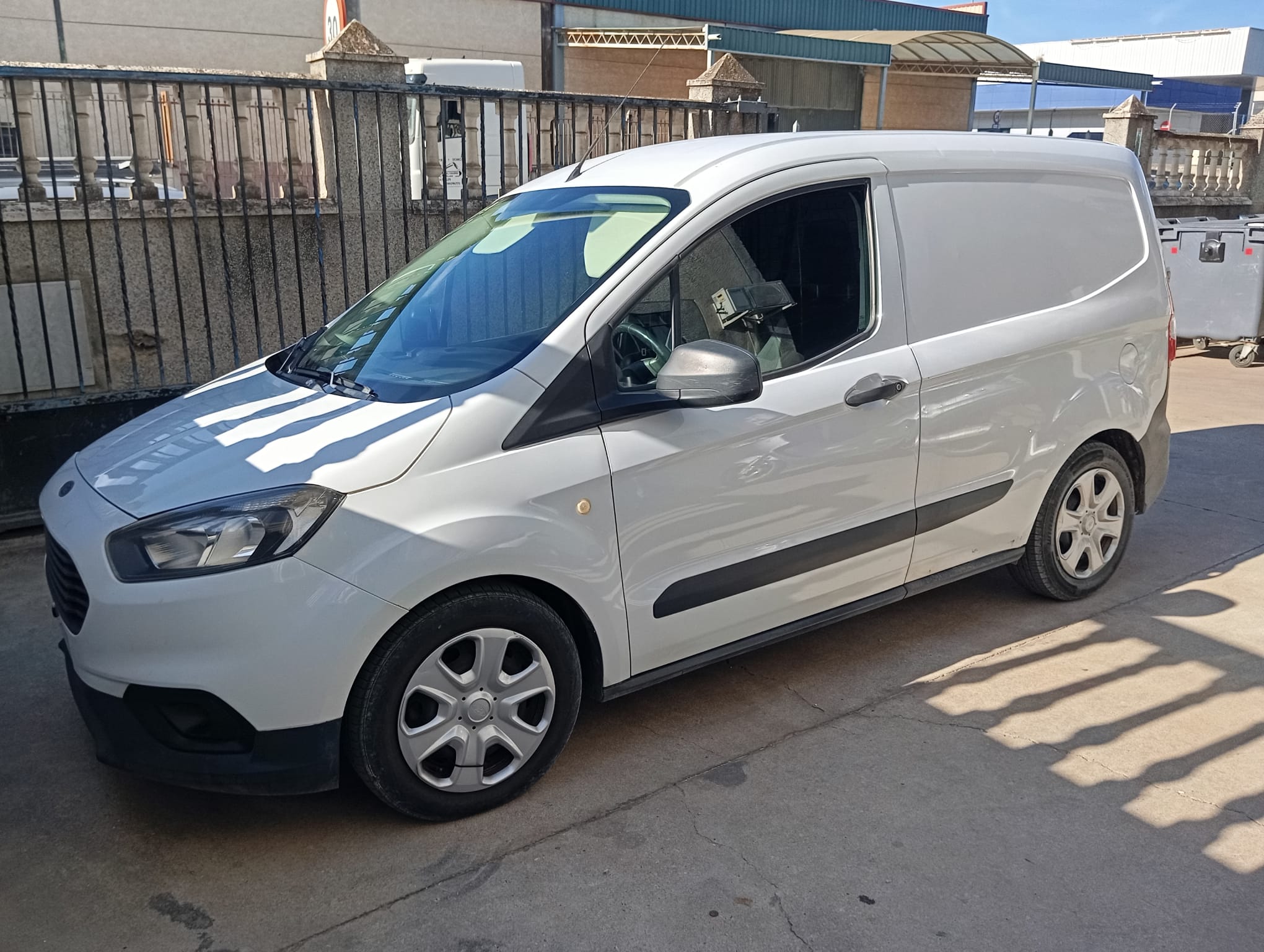 FORD TRANSIT COURIER