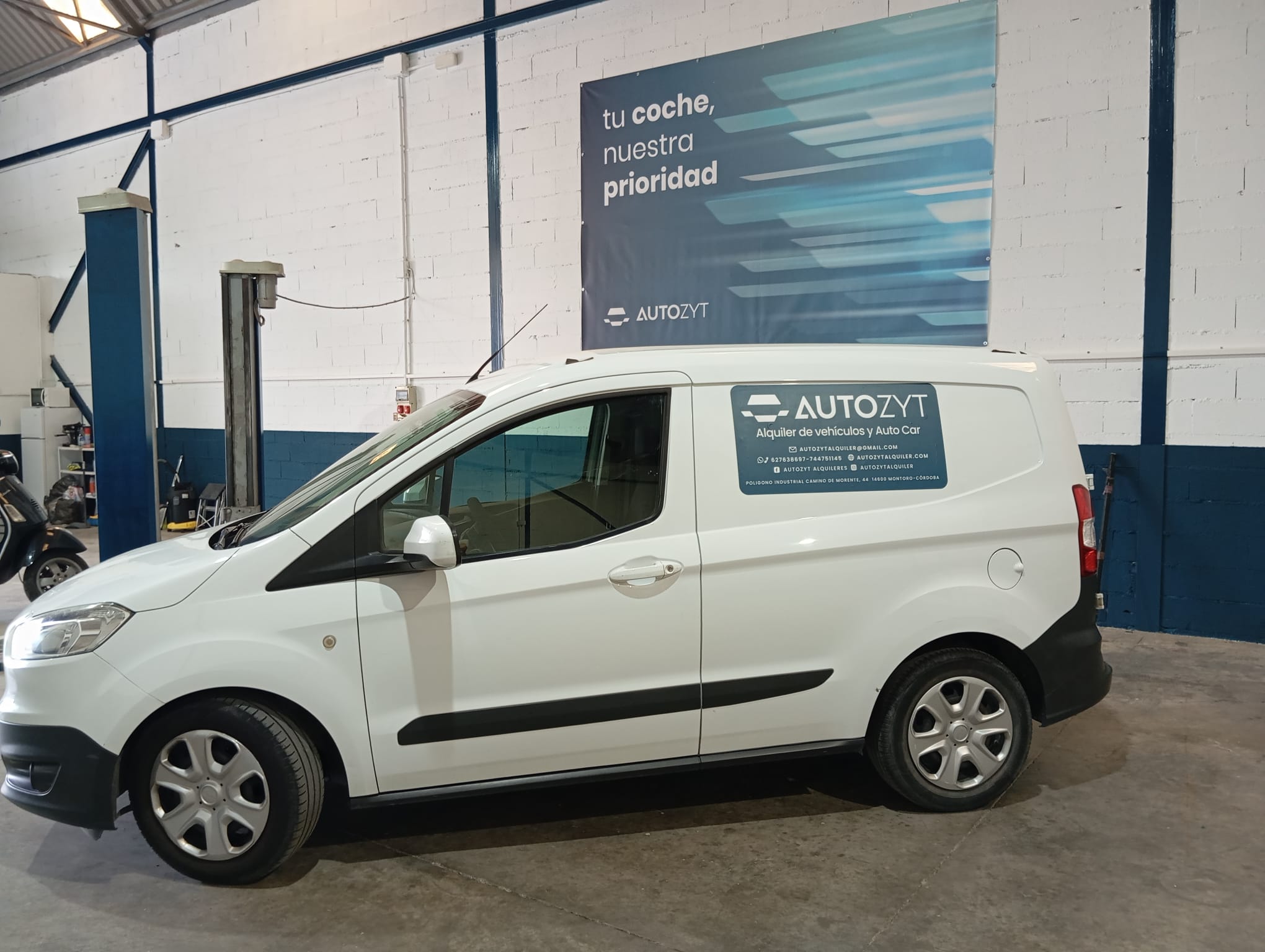 FORD TRANSIT COURIER
